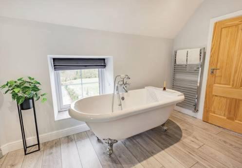 Beautiful 3 Bedroom Cottage With Fantastic Views Carsington 외부 사진